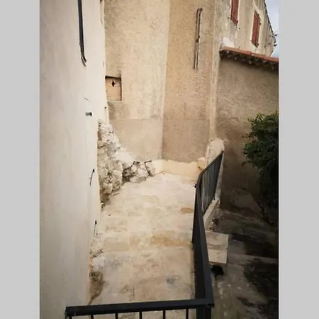 Logement Atypique Avec Terrasse Et Roche Apparente