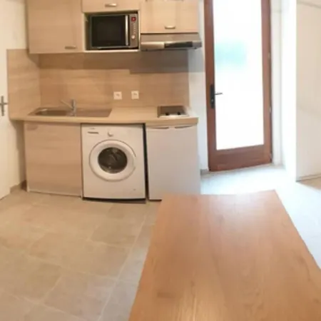 Apartment Logement Atypique Avec Terrasse Et Roche Apparente